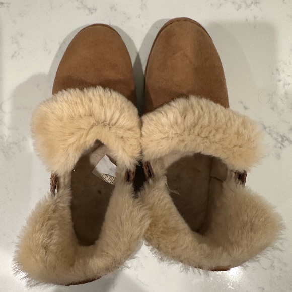 Ugg Short Fashion Boot in Chestnut - Picture 4 of 9